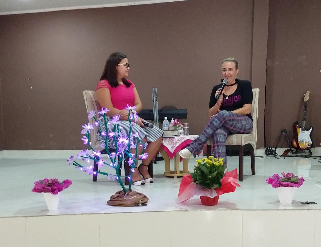 Aiany Laryssa participando de uma palestra